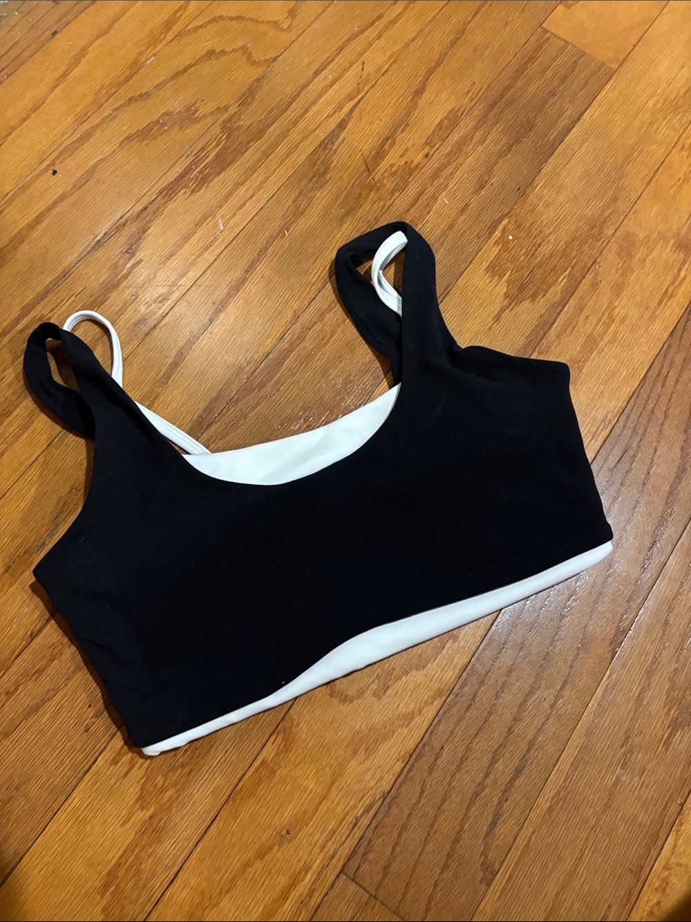 Abercrombie Women’s Black & White Curve flex sports bra